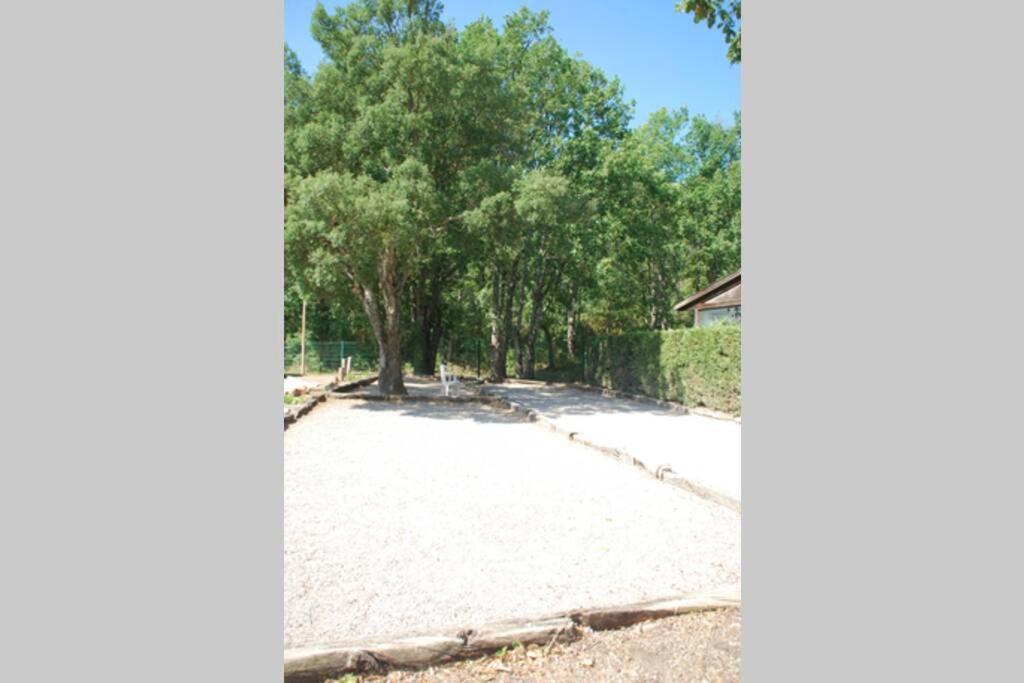 Mazet Dans Residence Avec Piscine Bagnols-en-Foret Exterior photo