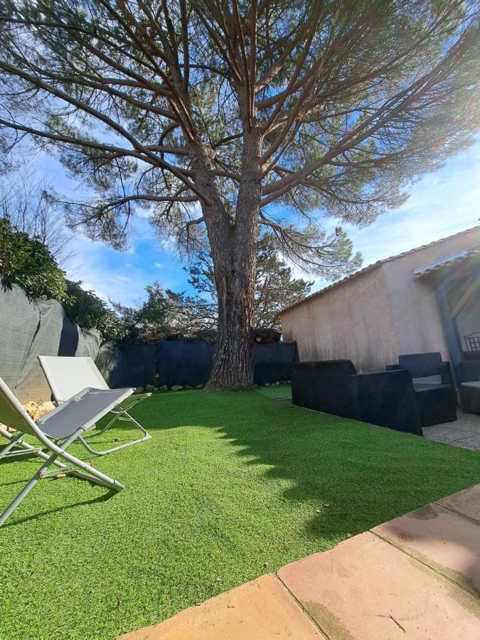 Mazet Dans Residence Avec Piscine Bagnols-en-Foret Exterior photo
