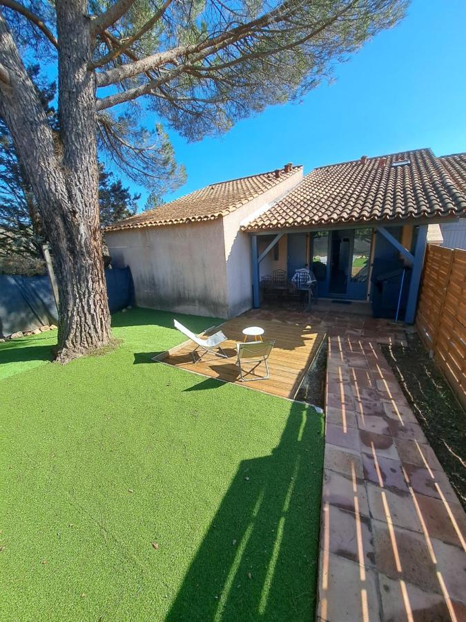 Mazet Dans Residence Avec Piscine Bagnols-en-Foret Exterior photo